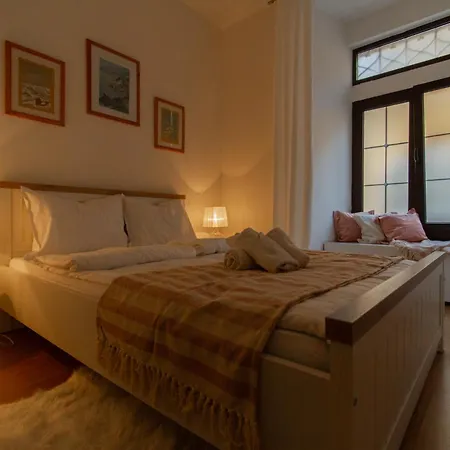 Coli Apatrman Viola Apartment Bakar