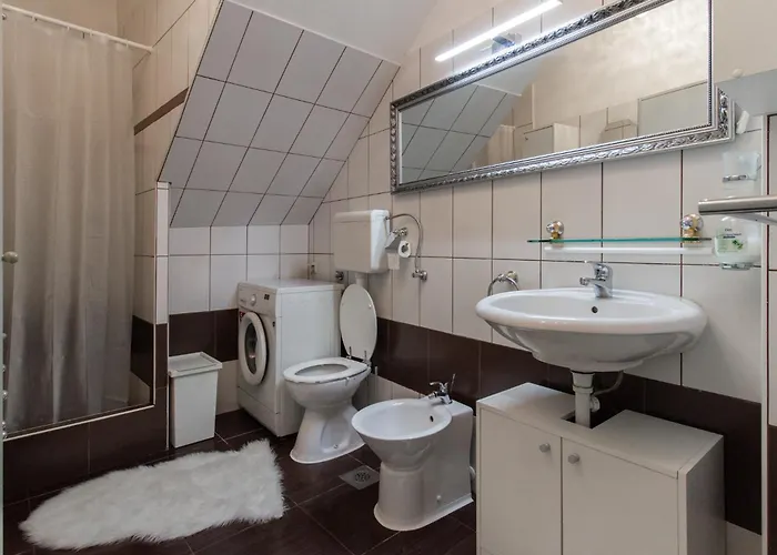 Coli Apatrman Viola Appartement *