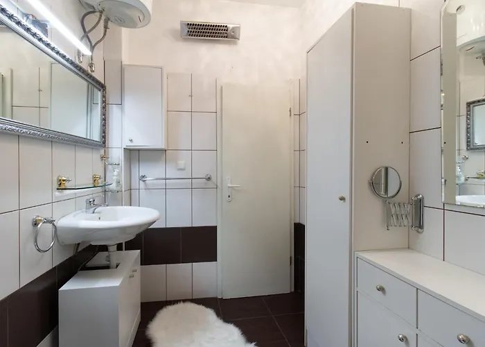 Coli Apatrman Viola Appartement *