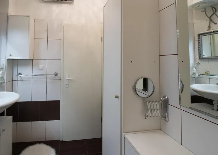 Coli Apatrman Viola Appartement Bakar