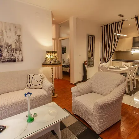 Coli Apatrman Viola Lejlighed Bakar