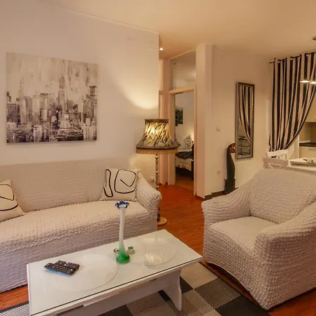 Coli Apatrman Viola Apartament