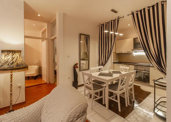 Coli Apatrman Viola 公寓 *